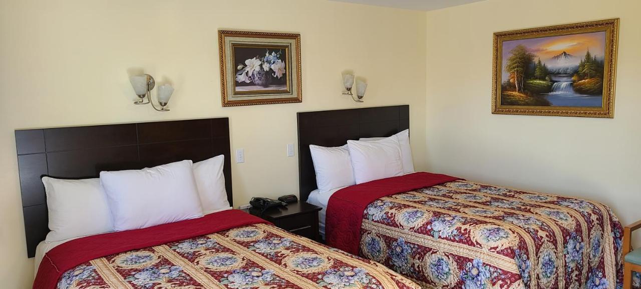 Greater Napanee Fox Motor Inn מראה חיצוני תמונה