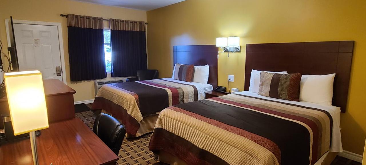 Greater Napanee Fox Motor Inn מראה חיצוני תמונה