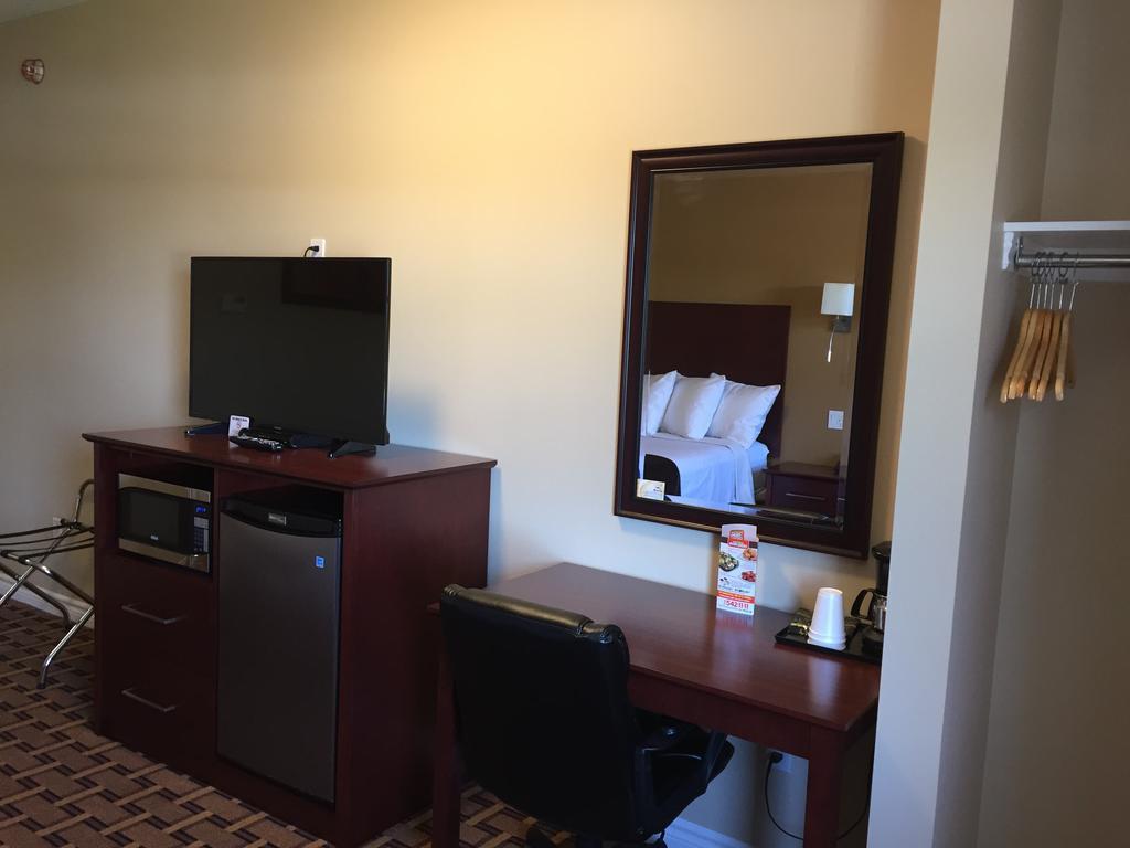 Greater Napanee Fox Motor Inn מראה חיצוני תמונה