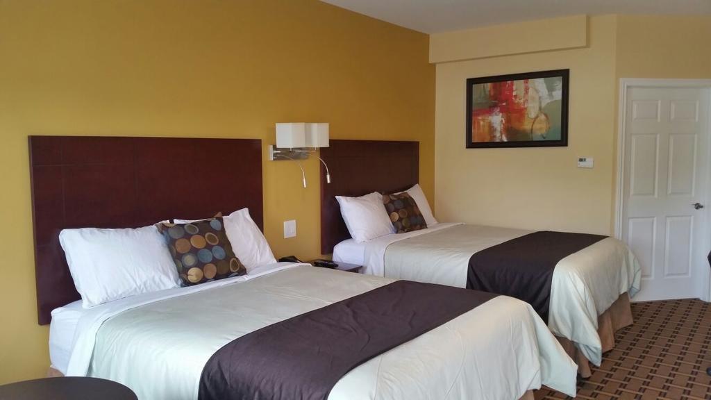 Greater Napanee Fox Motor Inn מראה חיצוני תמונה