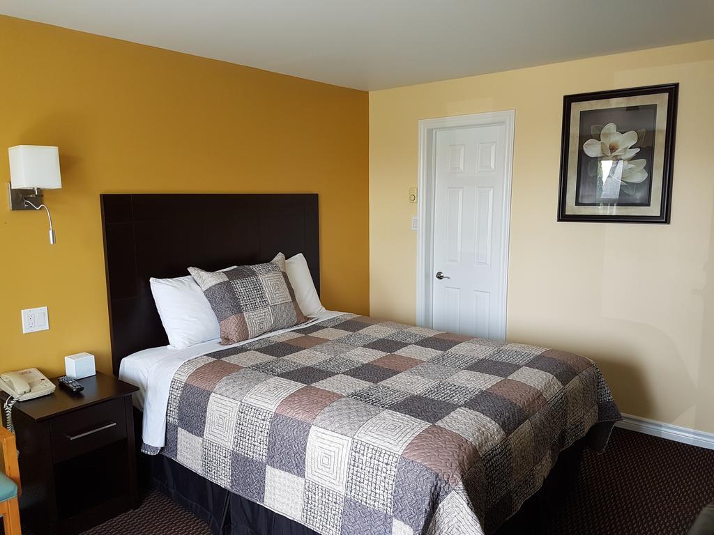 Greater Napanee Fox Motor Inn חדר תמונה