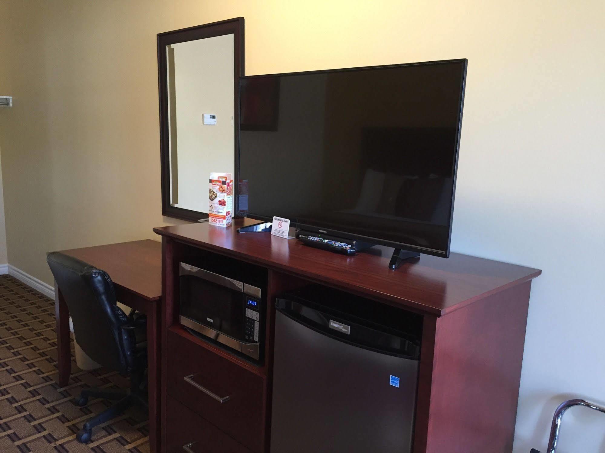 Greater Napanee Fox Motor Inn מראה חיצוני תמונה