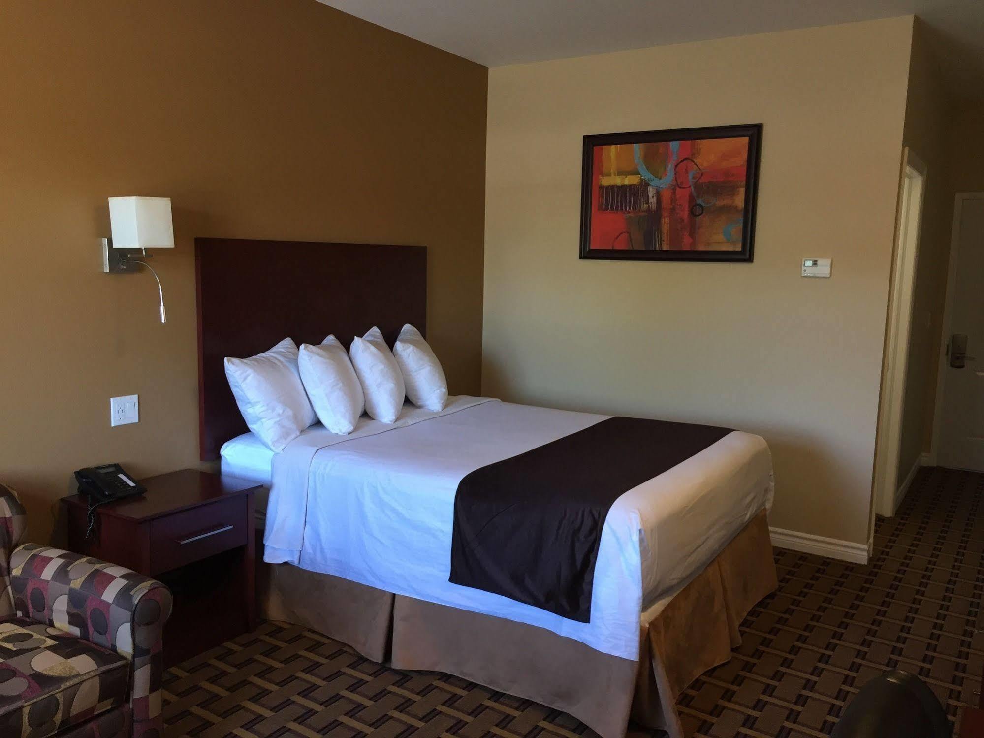 Greater Napanee Fox Motor Inn מראה חיצוני תמונה