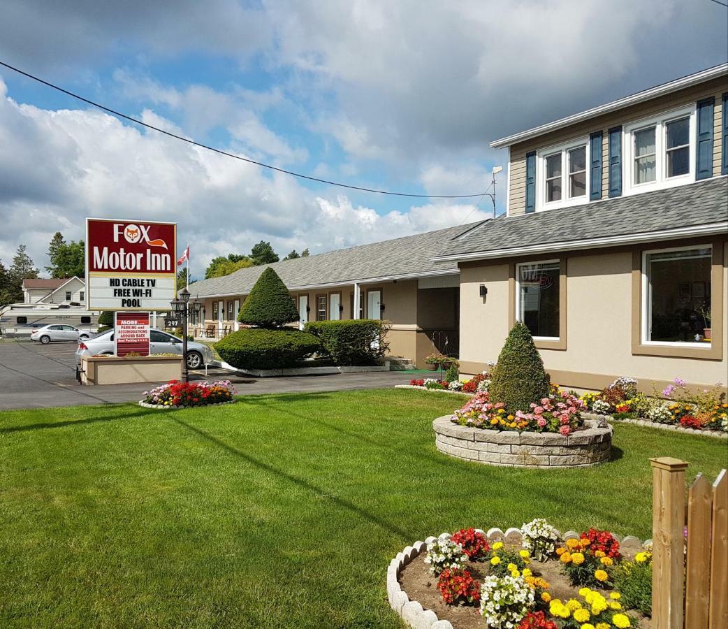 Greater Napanee Fox Motor Inn מראה חיצוני תמונה