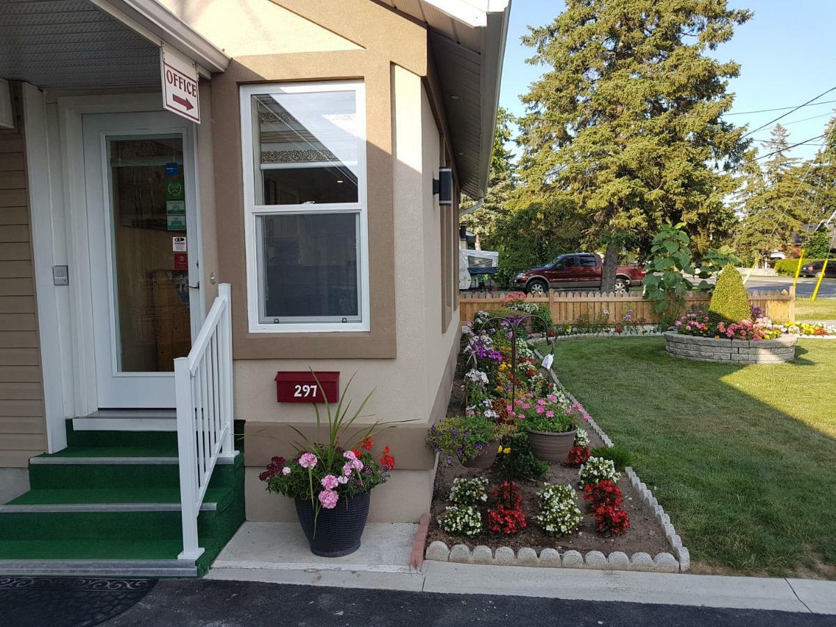 Greater Napanee Fox Motor Inn מראה חיצוני תמונה