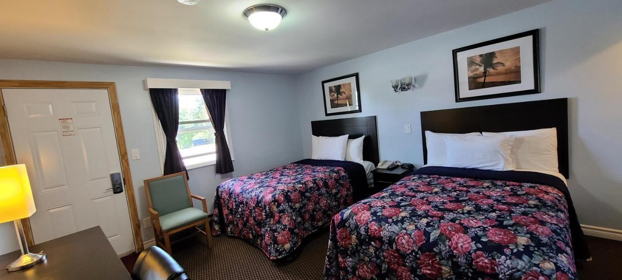 Greater Napanee Fox Motor Inn מראה חיצוני תמונה